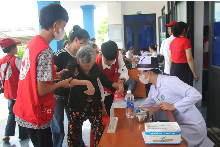 Khám sức khỏe miễn phí cho 140 người dân có hoàn cảnh khó khăn ở Thị xã Kỳ Anh.