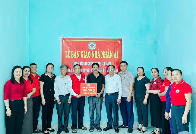 Lễ bàn giao nhà nhân ái cho hộ có hoàn cảnh khó khăn