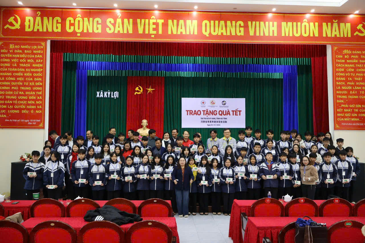 Thị xã Kỳ Anh: Trao 149 suất quà Tết cho học sinh có hoàn cảnh khó khăn