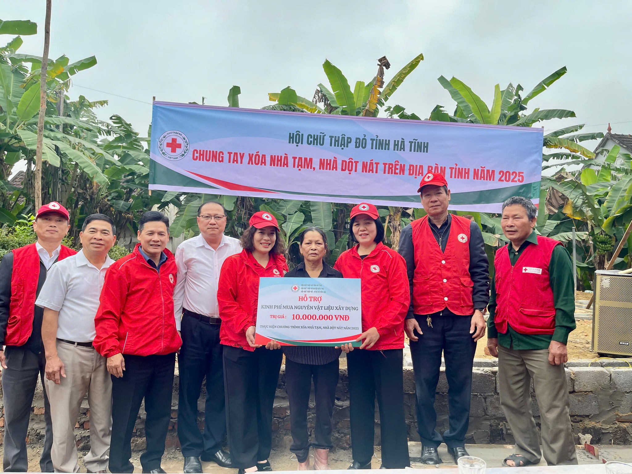 Hội Chữ thập đỏ tỉnh Hà Tĩnh được UBND tỉnh tặng Bằng khen vì thành tích xuất sắc trong Phong trào “Chung tay xóa nhà tạm, nhà dột nát” năm 2025