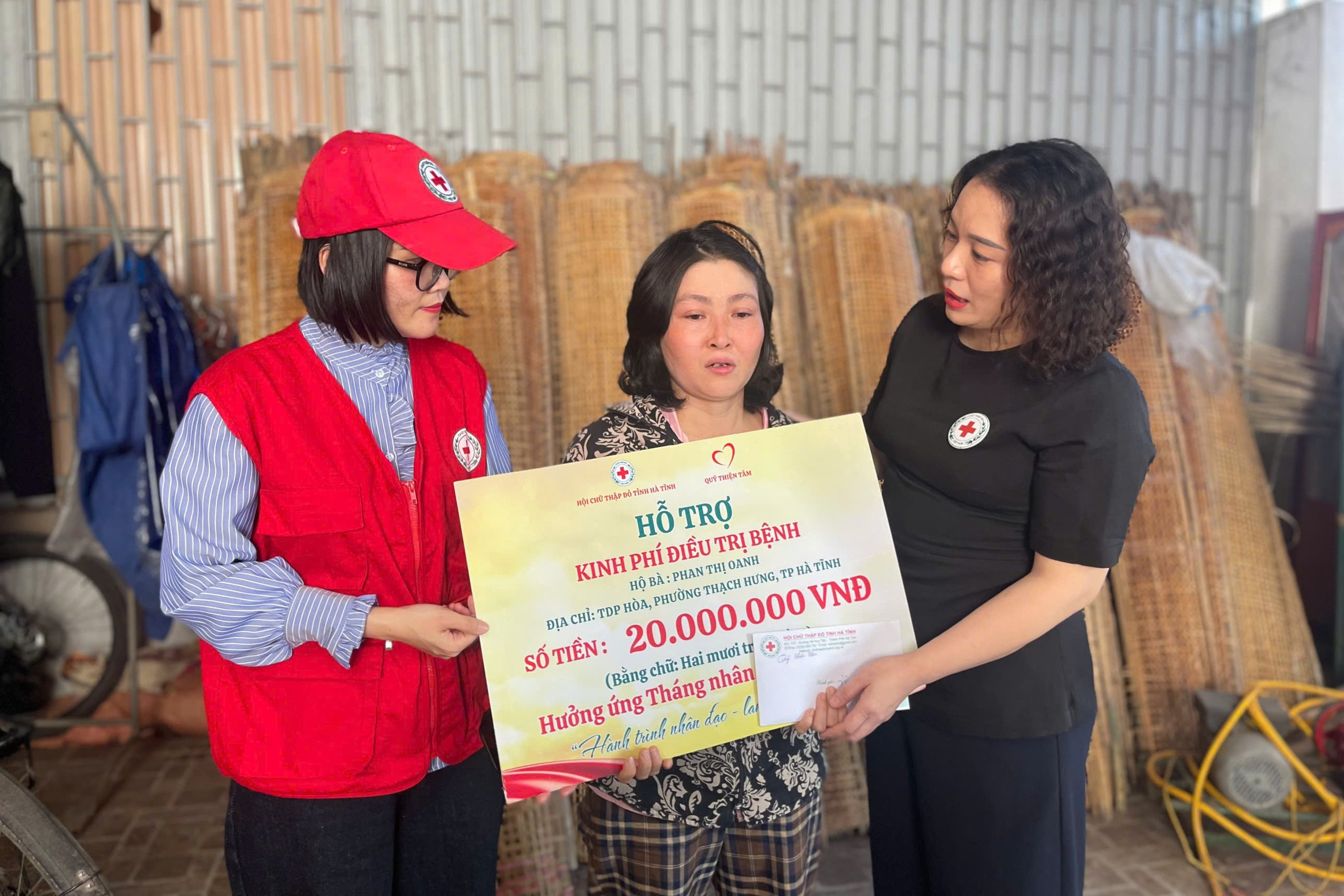 Vingroup hỗ trợ gần 7.000 suất quà Tết cho người dân Hà Tĩnh (Báo Hà Tĩnh) Vingroup hỗ trợ gần 7.000 suất quà Tết cho người dân Hà Tĩnh (Báo Hà Tĩnh)