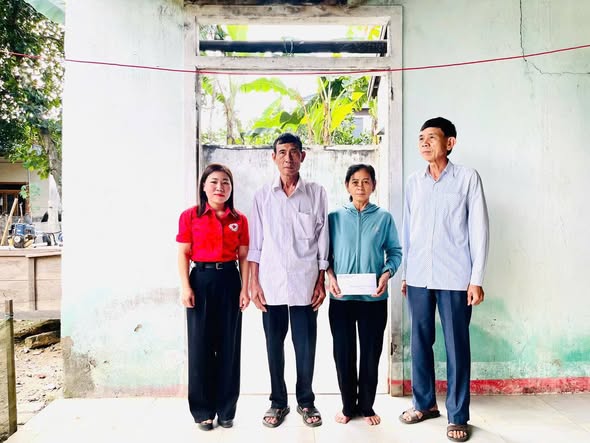 HỘI CHỮ THẬP ĐỎ-BTXH XÃ SƠN GIANG CHIA SẺ, ĐỘNG VIÊN GIA ĐÌNH KHÔNG MAY BỊ HỎA HOẠN