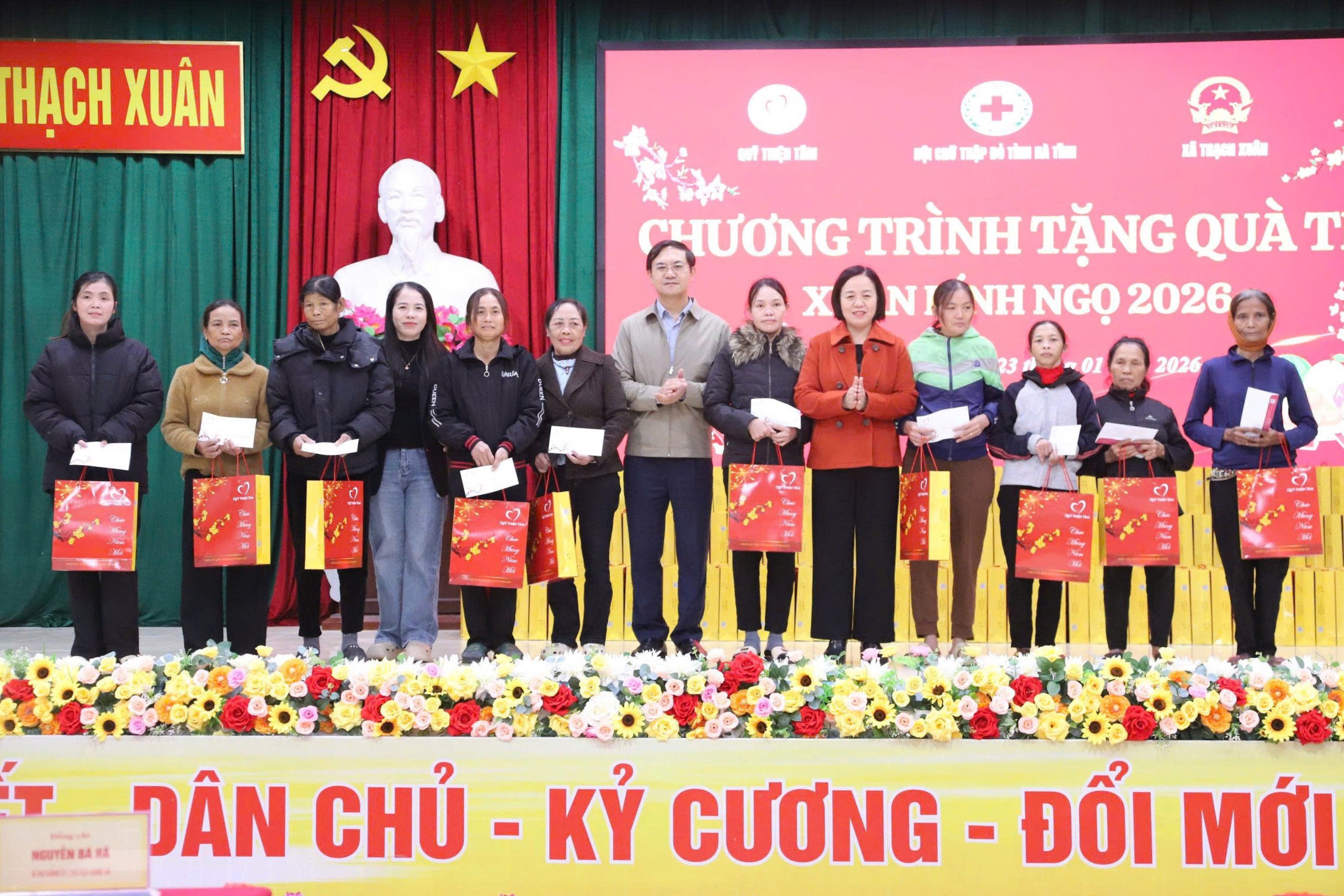 HỘI CHỮ THẬP ĐỎ TỈNH HÀ TĨNH PHỐI HỢP QUỸ THIỆN TÂM – TẬP ĐOÀN VINGROUP TRAO 6.950 QUÀ TẾT NHÂN ÁI XUÂN BÍNH NGỌ 2026 