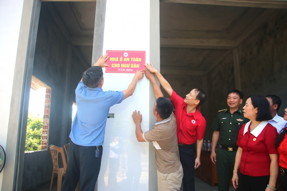 Khánh thành, bàn giao 3 Nhà an toàn cho ngư dân nghèo, có hoàn cảnh khó khăn.